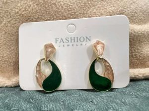1 Pair - Beautiful Dangle Earrings