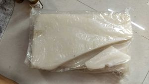 Beeswax Slab Of 1kg For Lipstick Lipbalm Skincare