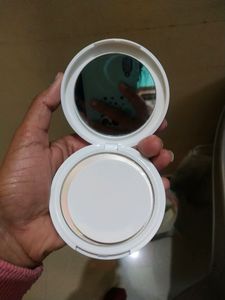 Myglamm LIT Radiant matte Compact