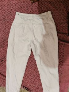It&#39;s a Creamish White Jeans