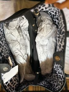 NEW Guess Vikky Black Tote Bag + Pouch