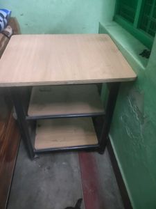 Computer Table With Only One Wheel Broken