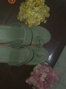 Short heel ladies footwear Totally new