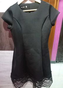 TRENDING BLACK LACE BODY FITTING DRESS