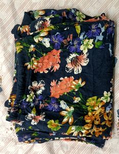 Floral pant with stretchable waist.
