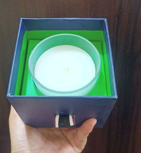Tommy Hilfiger scented candle in Vanilla6