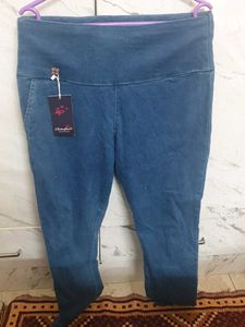 High-Waisted Denim Capri Jeans