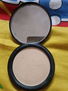 Weightless Matte Finish Compact