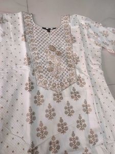 Elegant White &amp; Gold Kurta Set