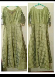 Manyawar Mohey Gown