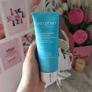 Barrier Repair Gentle Hydrating Face Wash 💙