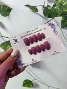 Mauve Press On Nails