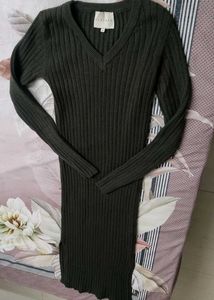 Desires international Ribbed v-neck Midi Dress