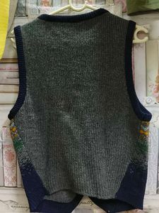 Sleevless Sweater