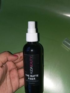 HUDA BEAUTY - the Matte Fixer 😍
