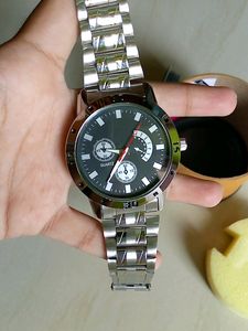 New Quartz Black Dial Wristwatch