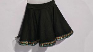 BLACK SKIRT