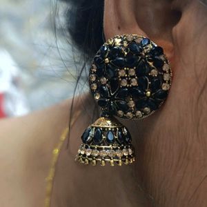 Elegant Black &amp; Gold Jhumka Earrings