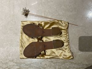 Carlton London Gold Flats