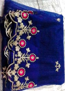 महिलाओं के लिए न्यू डिजाइनर नेवी ब्लू कलर में साड़