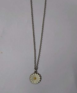 Daisy Pendant Necklace