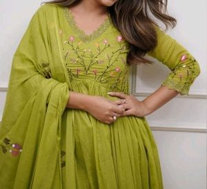 Elegant Green Embroidered Kurta Set