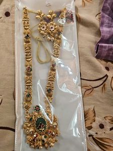 Elegant Gold-Toned Necklace