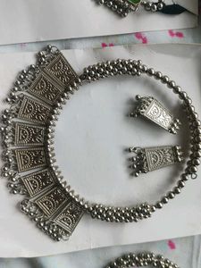 3 Necklace 2 Earrings Just 200