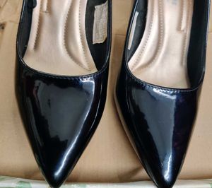 Black Shoe