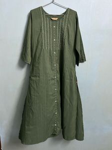 Olive Green Straight Kurta with Embroidered Detail