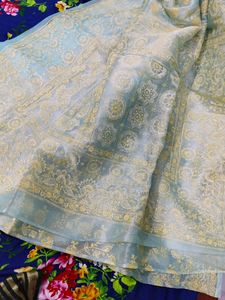 Beautiful Saree With Matching Blouse And Peticoat