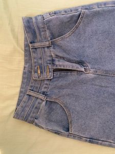 Frayed Hem Mom Jeans