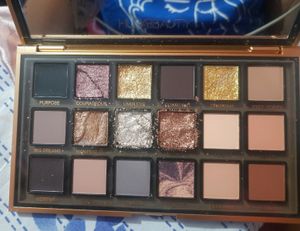 Huda Beauty Empowered Palette