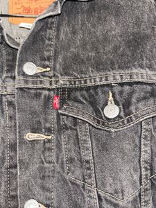 Levi’s Black Cropped Denim Jacket (S)