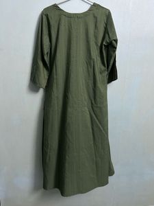 Olive Green Straight Kurta with Embroidered Detail