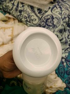 Avent Manual Breast Pump &amp; Bottle