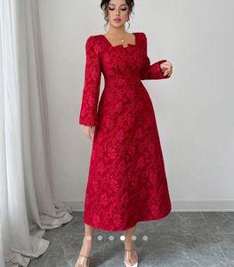 savana red dress