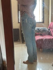 Ripped straight fit jeans