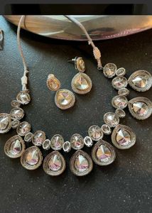 Madhuri Ad Neck Set