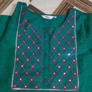 Elegant Green Embroidered Kurta bilkul new h