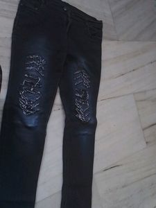 Black Jeans And Comtable