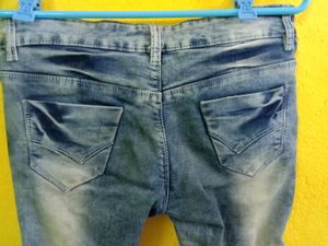 Women Damage Jeans.