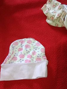 Baby Hat &amp; Mitten Set
