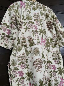 Women Floral Printed Cotton Kurta with Pants