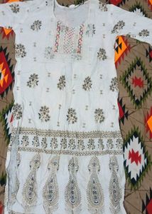 A Kurti For Festive Look To Shine In Pujas