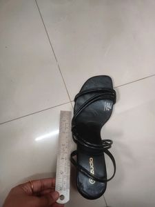 Free Delivery Brand New  Stylish Zudio Heels
