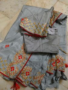 Elegant Embroidered Saree With Blouse