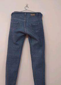 SKINNY FIT HIGH RISE JEANS