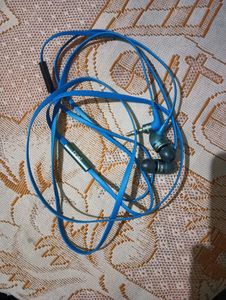 Boat Bassheads 225 Earphone with Earphone bag and accessories