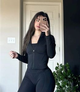 Black Sporty Jacket 🖤🏋️